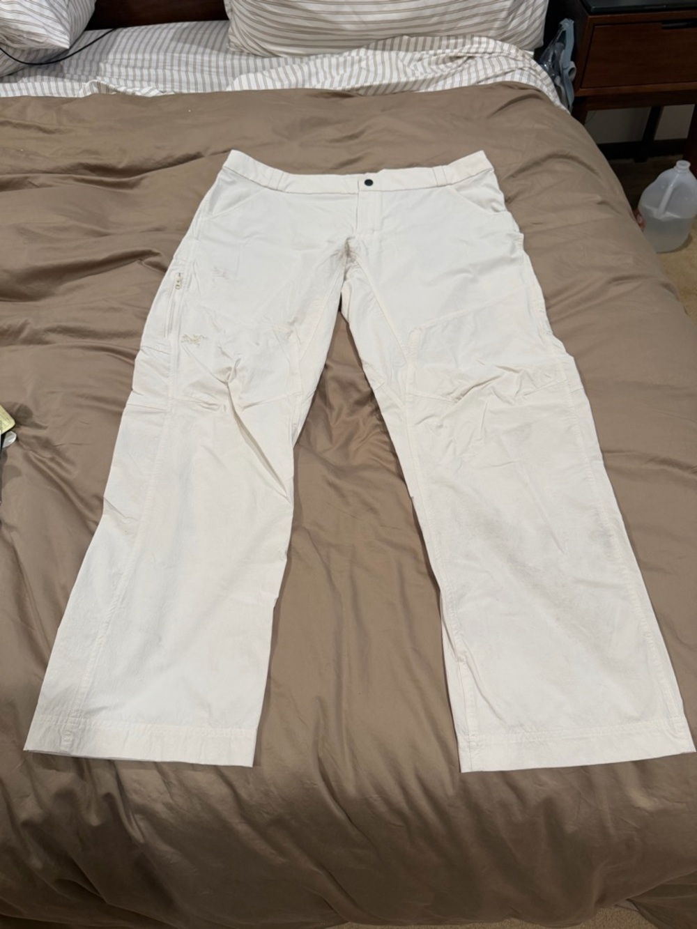 Arc'teryx Men's Cronin Sz 38 Off White Pants with Utility Pockets